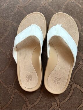 Abeo White and Tan leather upper Women’s Cushioned Flip Flop Sandals